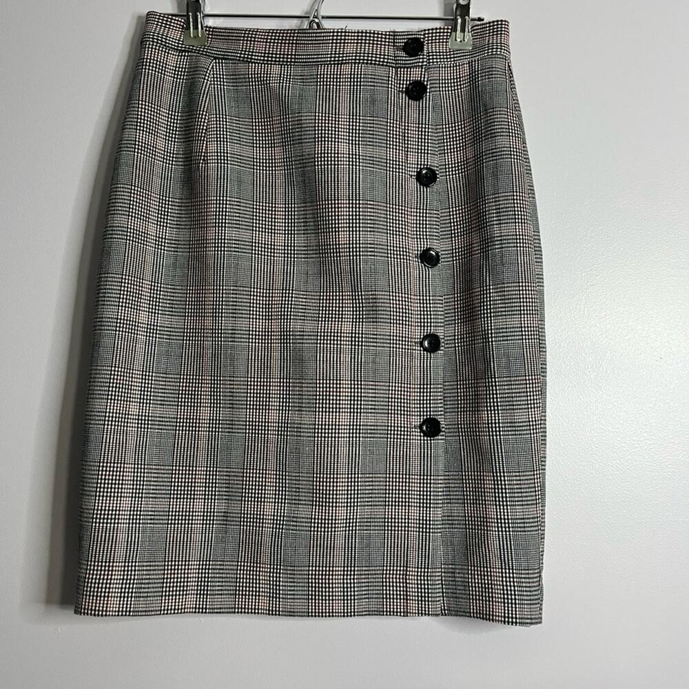 H&M a-line plaid skirt with side buttons detail woman’s size 6